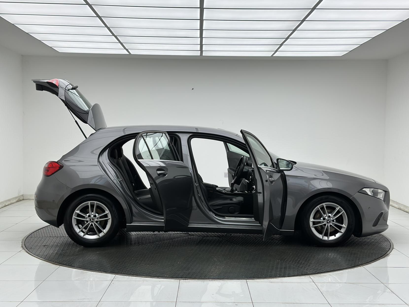 Mercedes-Benz A Class 1.3 A180 SE (Executive) Hatchback 5dr Petrol Manual Euro 6 (s/s) (136 ps)