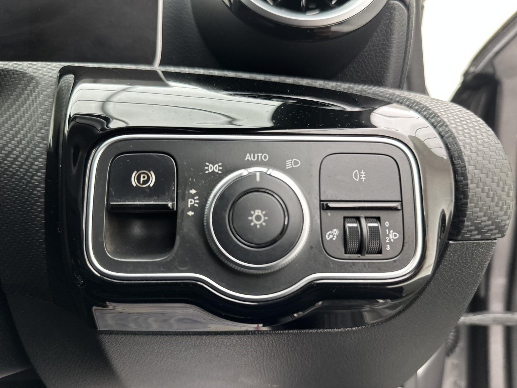 Mercedes-Benz A Class 1.3 A180 SE (Executive) Hatchback 5dr Petrol Manual Euro 6 (s/s) (136 ps)