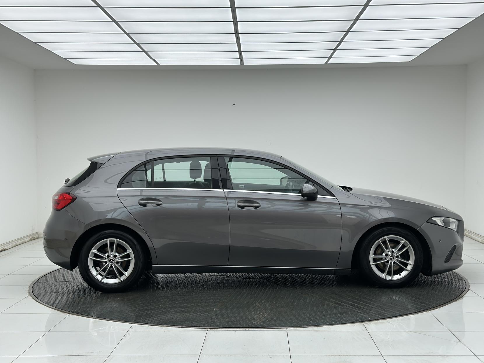 Mercedes-Benz A Class 1.3 A180 SE (Executive) Hatchback 5dr Petrol Manual Euro 6 (s/s) (136 ps)