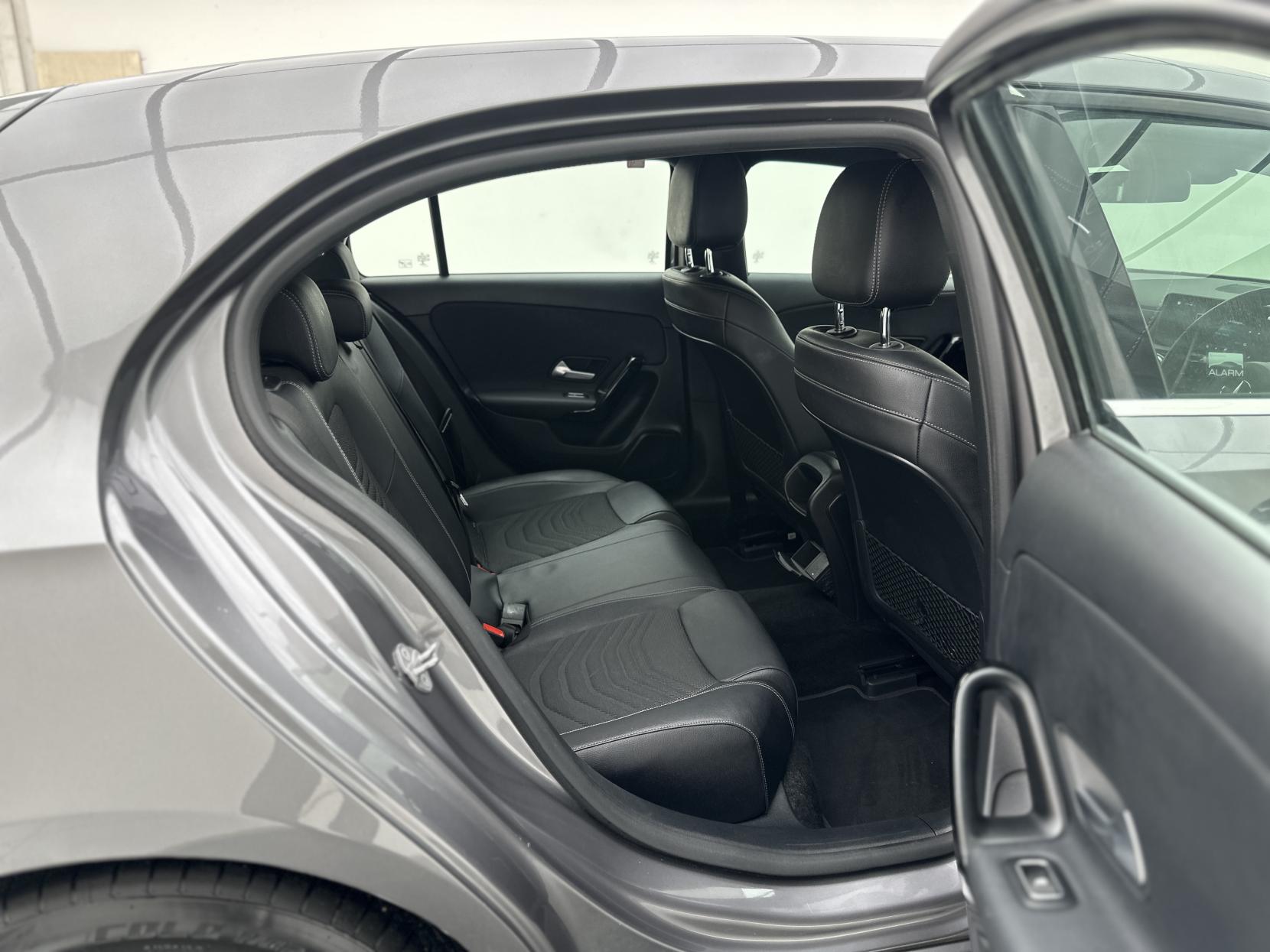 Mercedes-Benz A Class 1.3 A180 SE (Executive) Hatchback 5dr Petrol Manual Euro 6 (s/s) (136 ps)