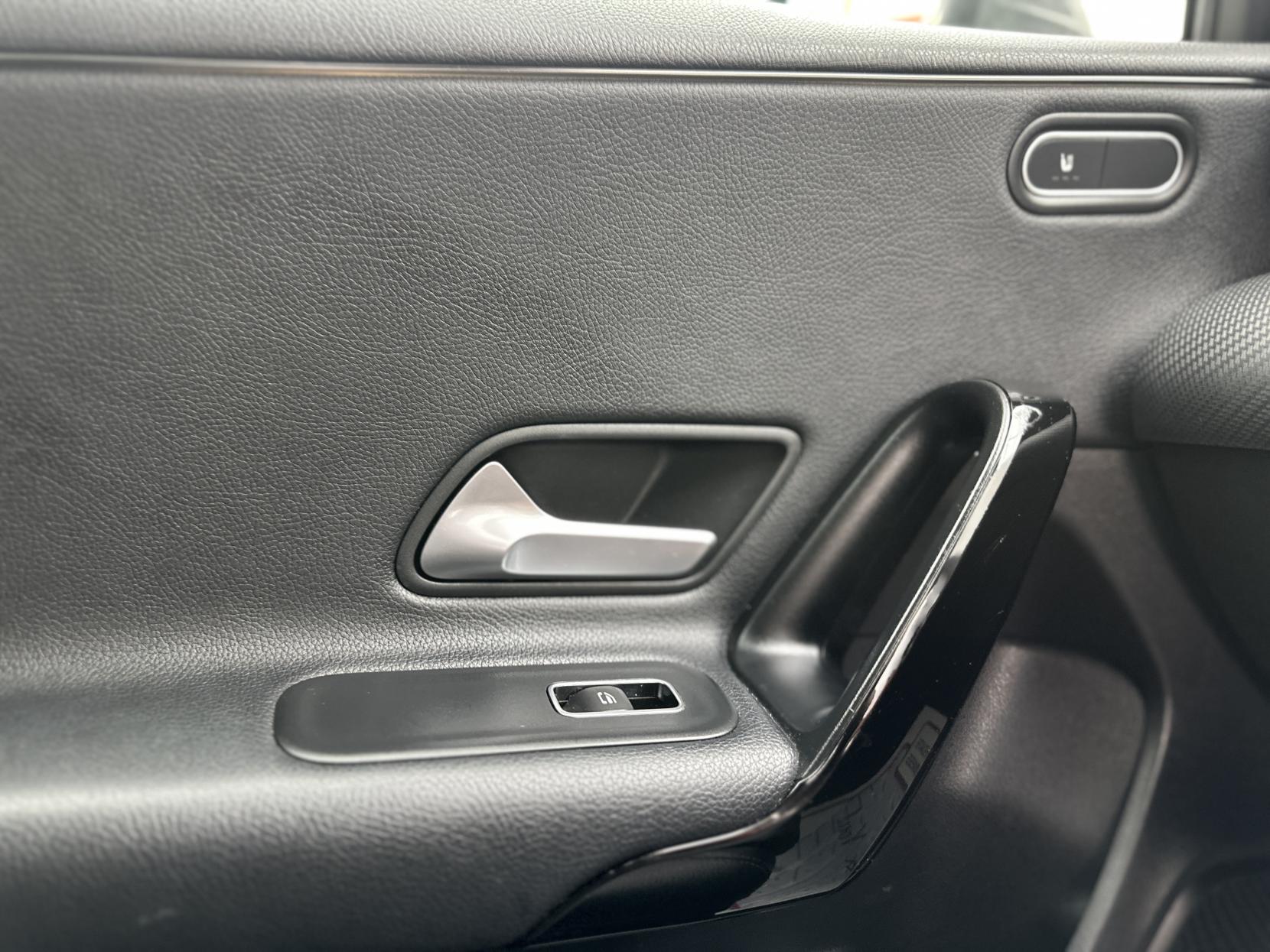 Mercedes-Benz A Class 1.3 A180 SE (Executive) Hatchback 5dr Petrol Manual Euro 6 (s/s) (136 ps)