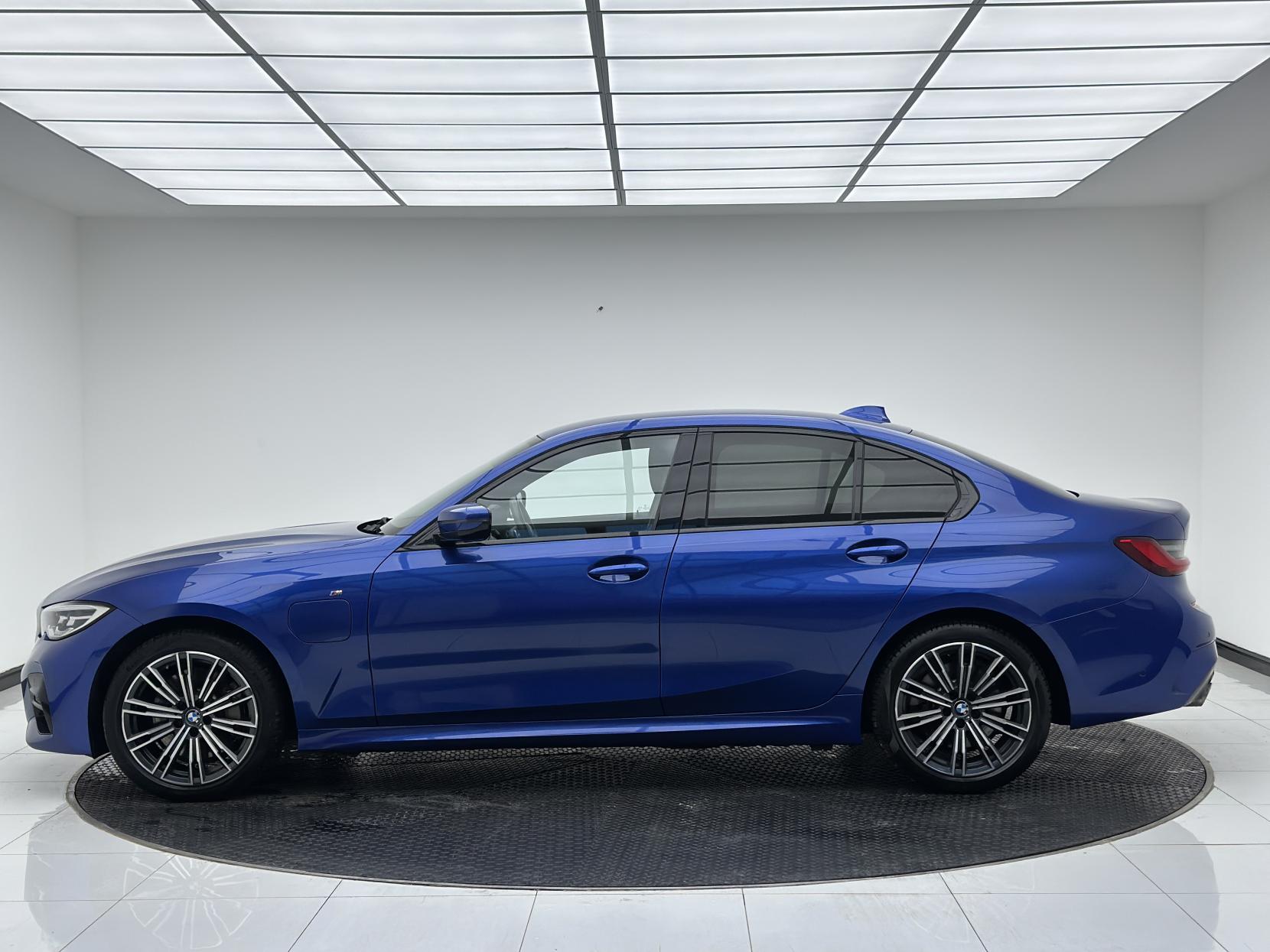 BMW 3 Series 2.0 330e 12kWh M Sport Saloon 4dr Petrol Plug-in Hybrid Auto Euro 6 (s/s) (292 ps)