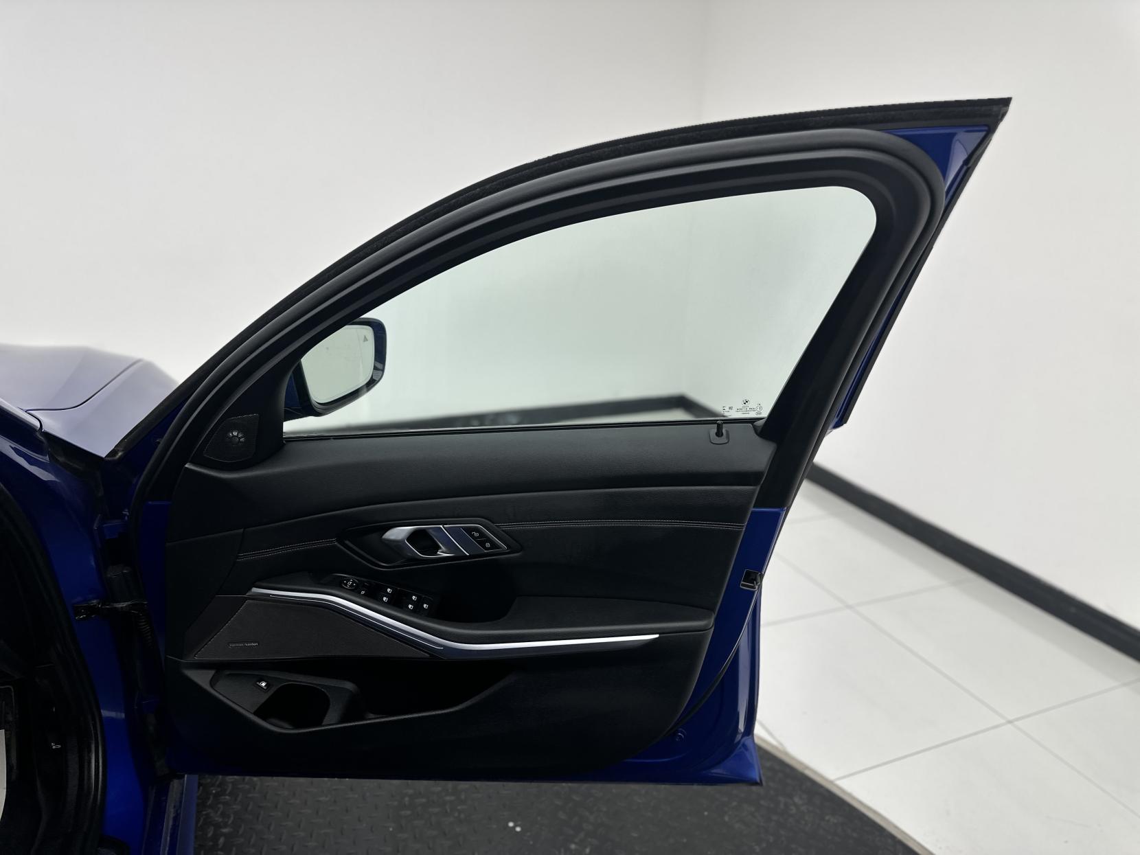 BMW 3 Series 2.0 330e 12kWh M Sport Saloon 4dr Petrol Plug-in Hybrid Auto Euro 6 (s/s) (292 ps)