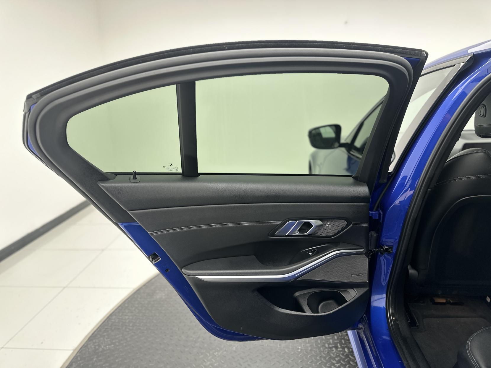 BMW 3 Series 2.0 330e 12kWh M Sport Saloon 4dr Petrol Plug-in Hybrid Auto Euro 6 (s/s) (292 ps)