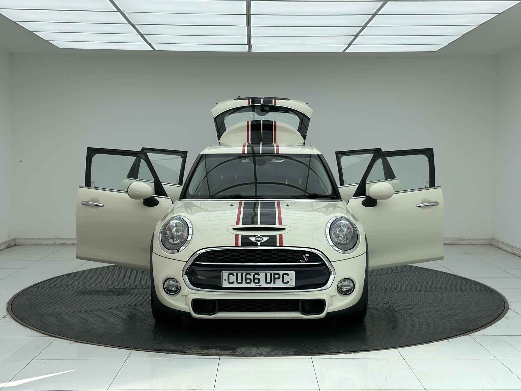 MINI Hatch 2.0 Cooper SD Hatchback 5dr Diesel Manual Euro 6 (s/s) (170 ps)