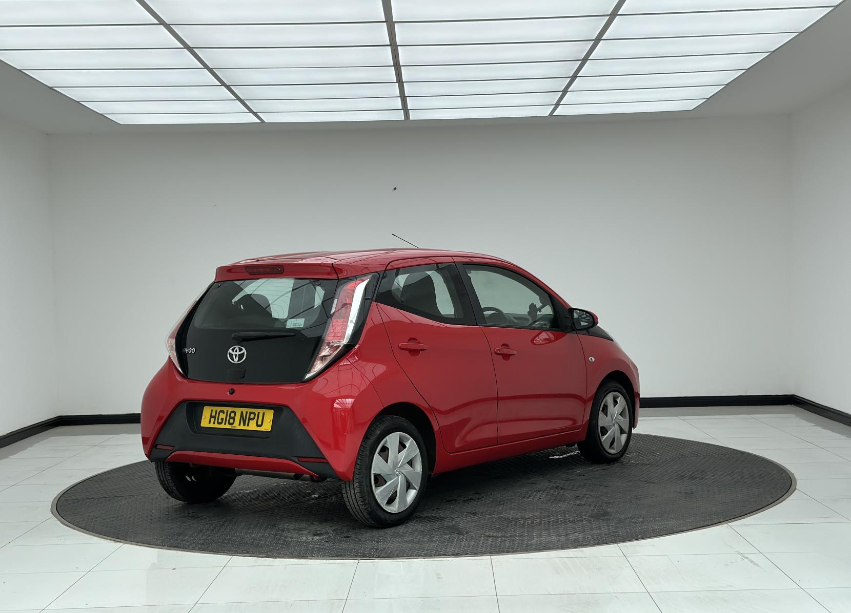 Toyota AYGO 1.0 VVT-i x-play Hatchback 5dr Petrol x-shift Euro 6 (71 ps)