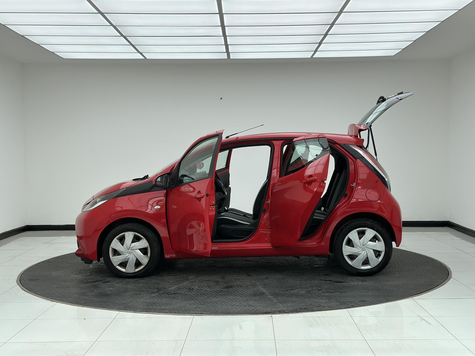 Toyota AYGO 1.0 VVT-i x-play Hatchback 5dr Petrol x-shift Euro 6 (71 ps)