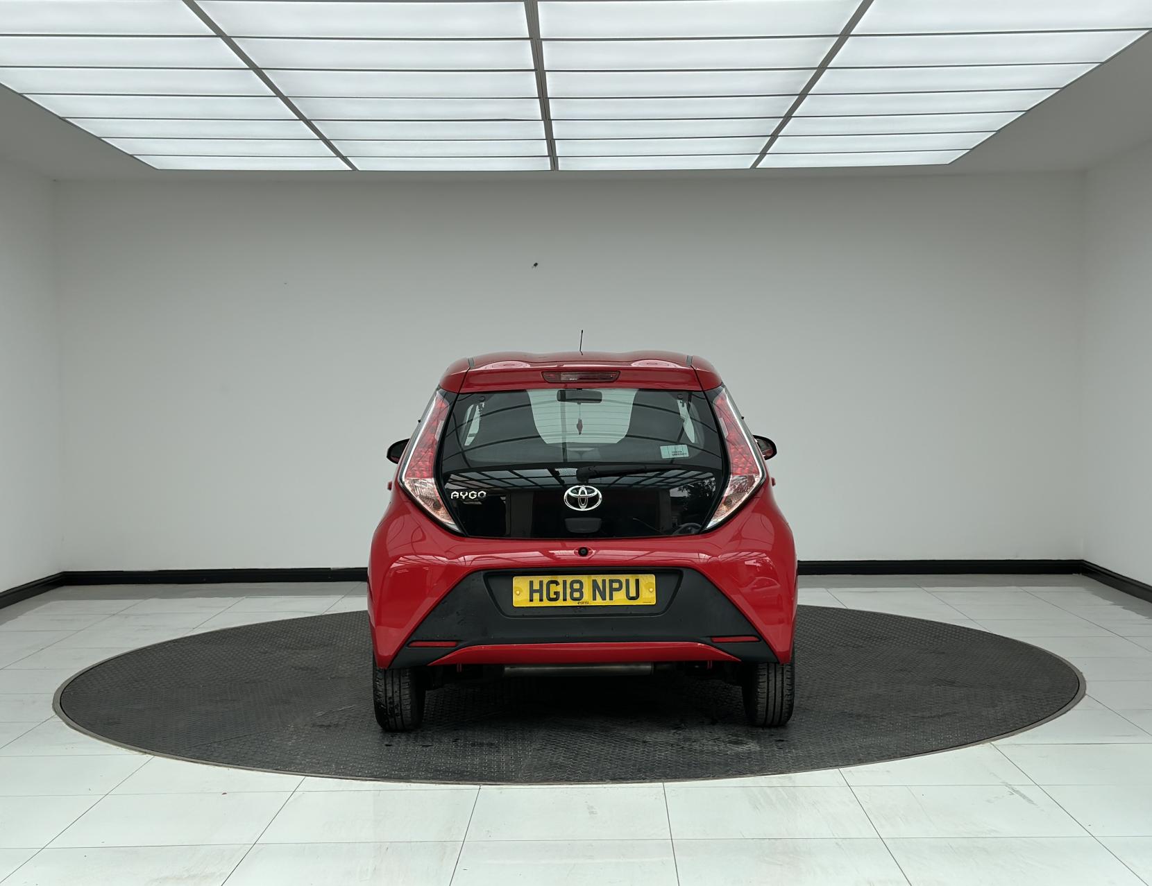 Toyota AYGO 1.0 VVT-i x-play Hatchback 5dr Petrol x-shift Euro 6 (71 ps)