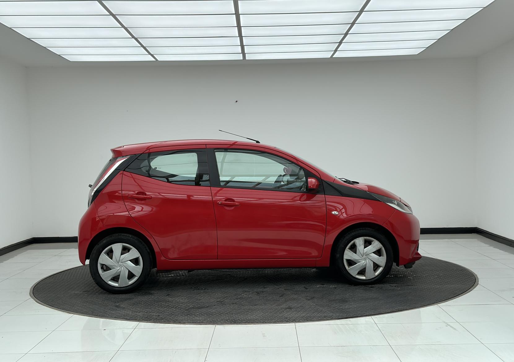Toyota AYGO 1.0 VVT-i x-play Hatchback 5dr Petrol x-shift Euro 6 (71 ps)