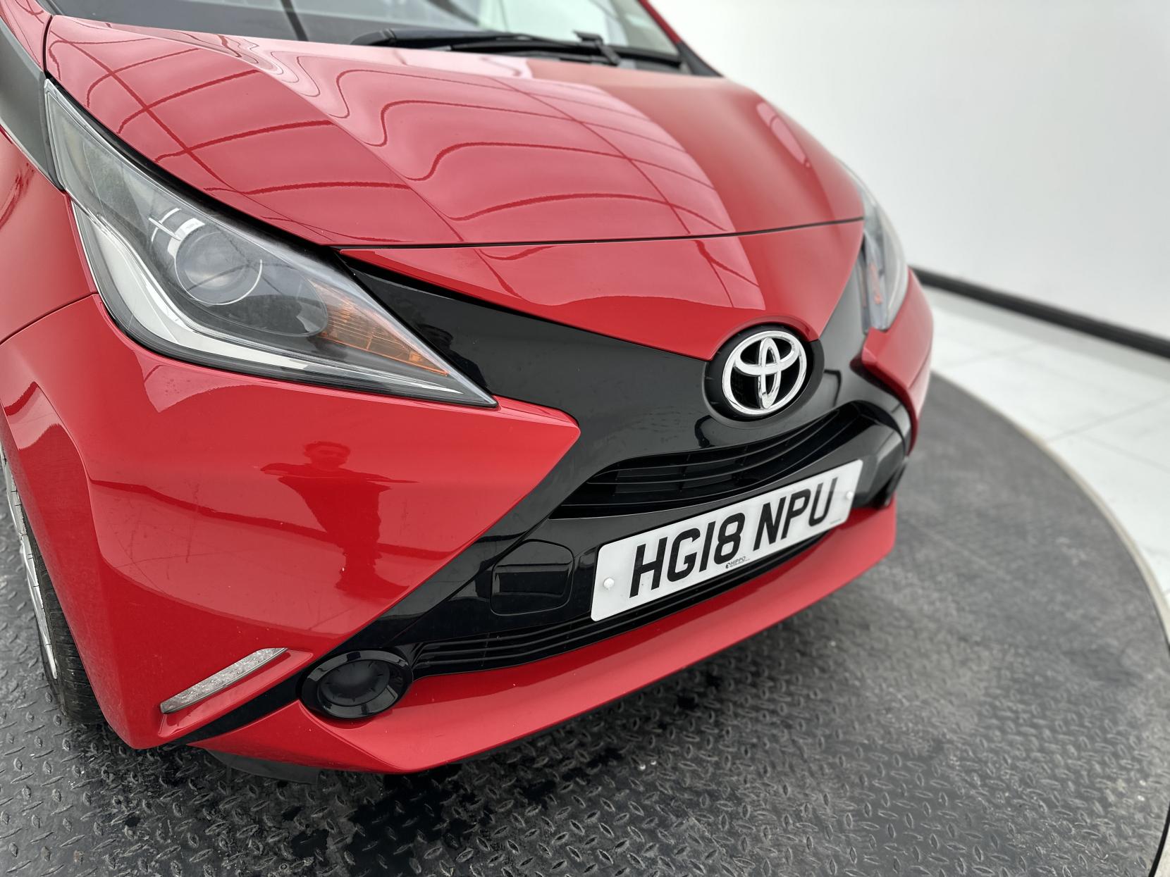 Toyota AYGO 1.0 VVT-i x-play Hatchback 5dr Petrol x-shift Euro 6 (71 ps)