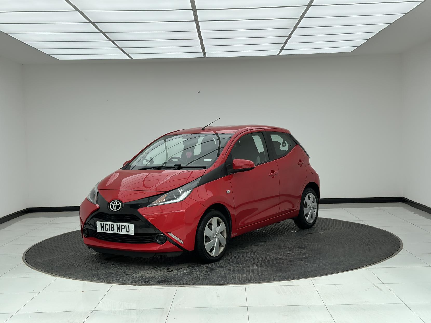Toyota AYGO 1.0 VVT-i x-play Hatchback 5dr Petrol x-shift Euro 6 (71 ps)
