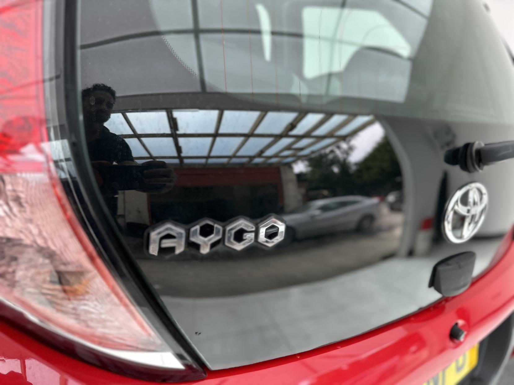 Toyota AYGO 1.0 VVT-i x-play Hatchback 5dr Petrol x-shift Euro 6 (71 ps)