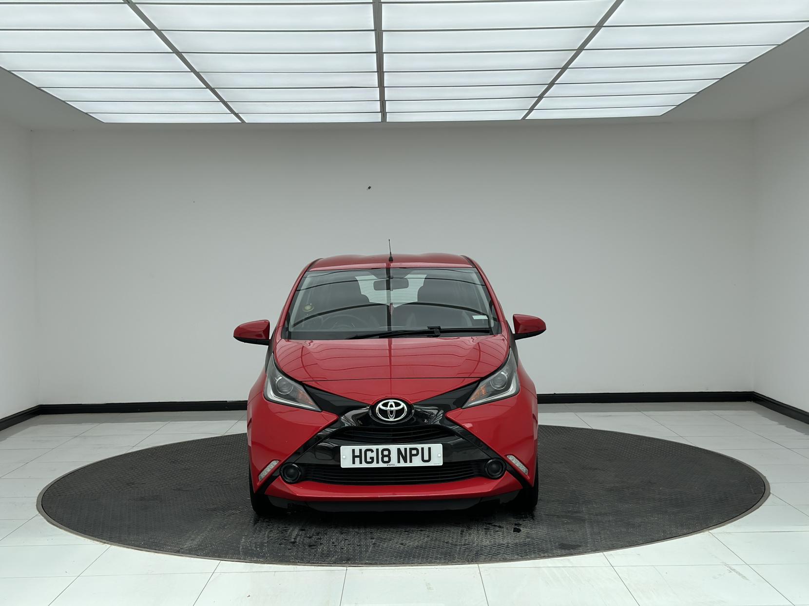 Toyota AYGO 1.0 VVT-i x-play Hatchback 5dr Petrol x-shift Euro 6 (71 ps)