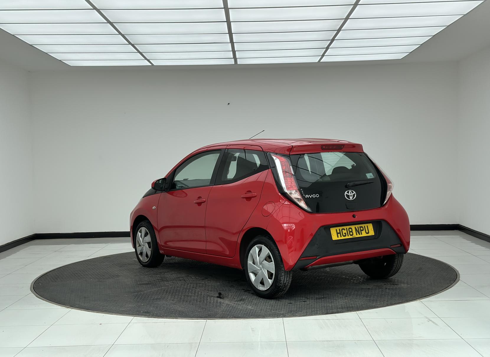 Toyota AYGO 1.0 VVT-i x-play Hatchback 5dr Petrol x-shift Euro 6 (71 ps)