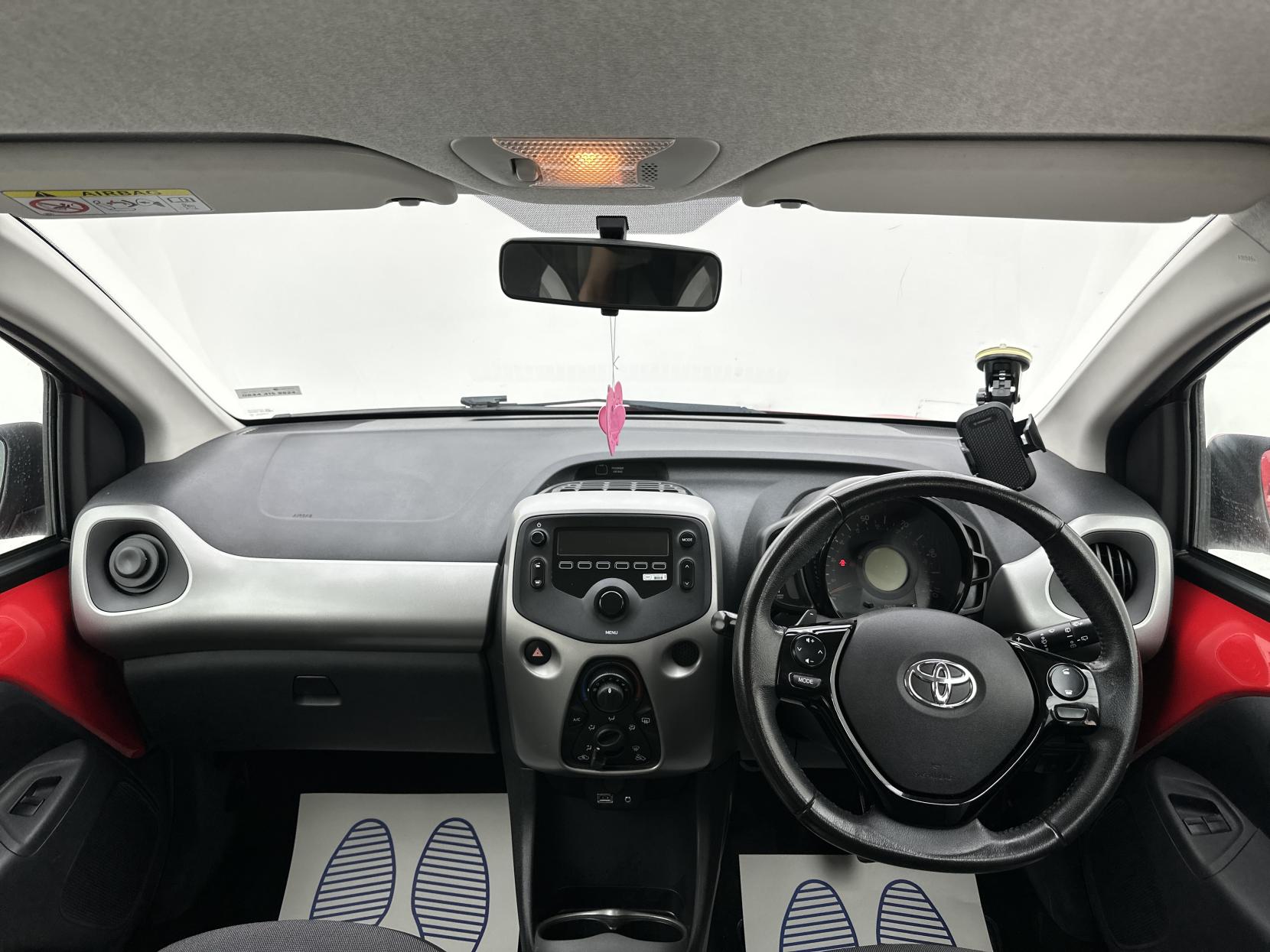 Toyota AYGO 1.0 VVT-i x-play Hatchback 5dr Petrol x-shift Euro 6 (71 ps)