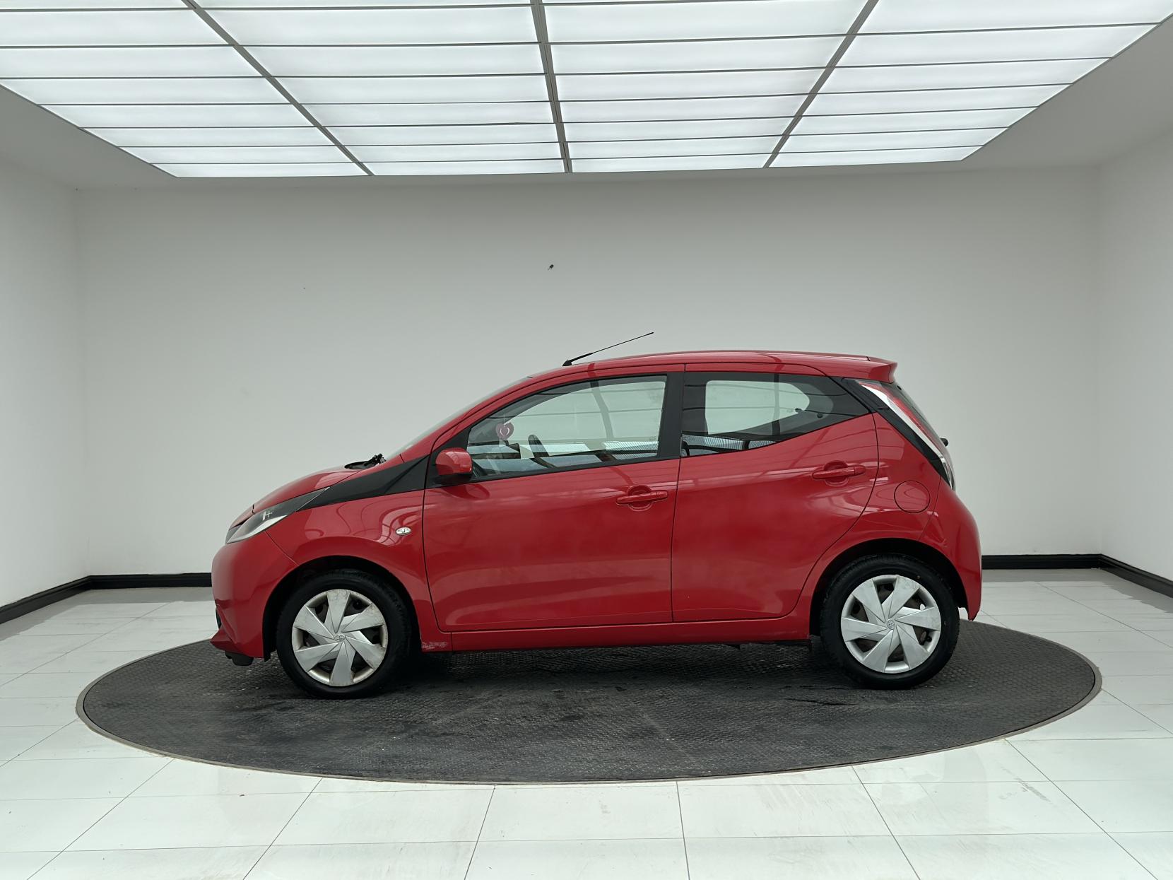 Toyota AYGO 1.0 VVT-i x-play Hatchback 5dr Petrol x-shift Euro 6 (71 ps)