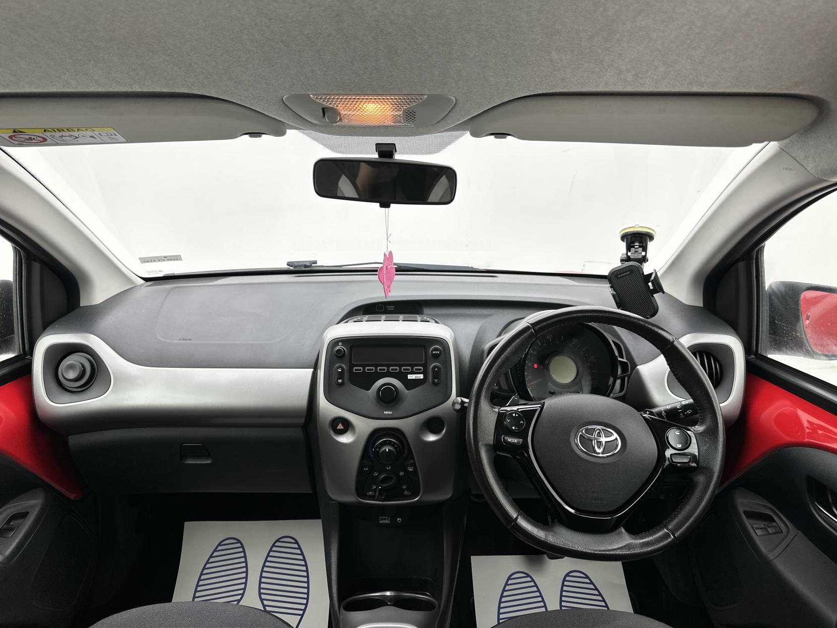 Toyota AYGO 1.0 VVT-i x-play Hatchback 5dr Petrol x-shift Euro 6 (71 ps)