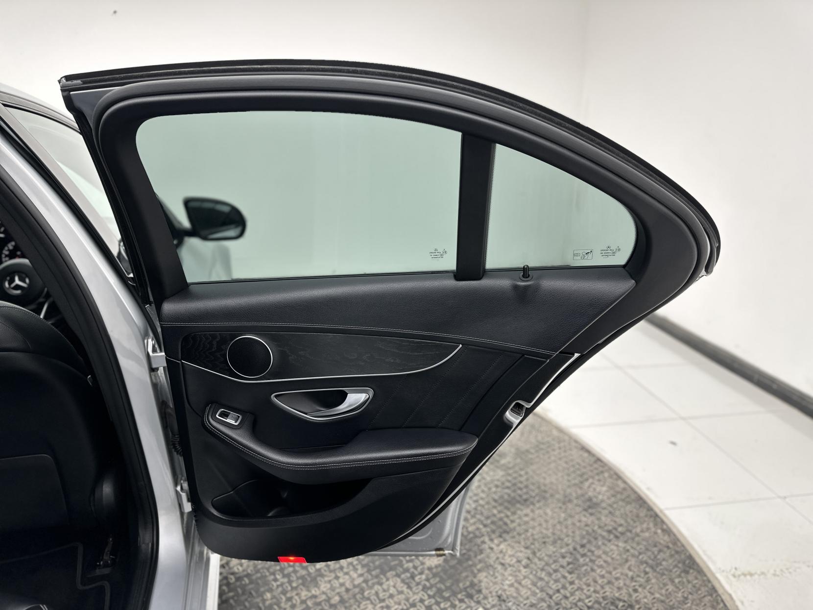 Mercedes-Benz C Class 2.0 C220d AMG Line (Premium) Saloon 4dr Diesel G-Tronic+ Euro 6 (s/s) (194 ps)