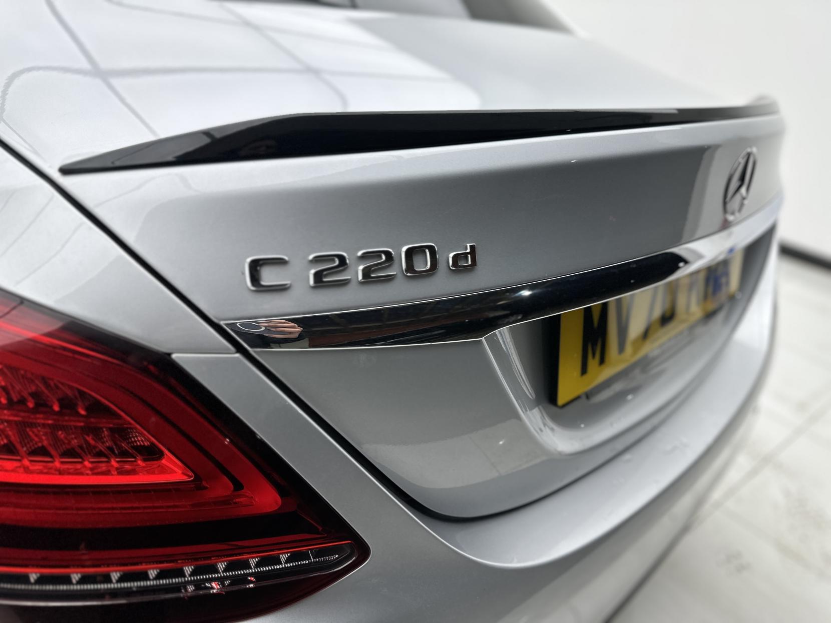 Mercedes-Benz C Class 2.0 C220d AMG Line (Premium) Saloon 4dr Diesel G-Tronic+ Euro 6 (s/s) (194 ps)