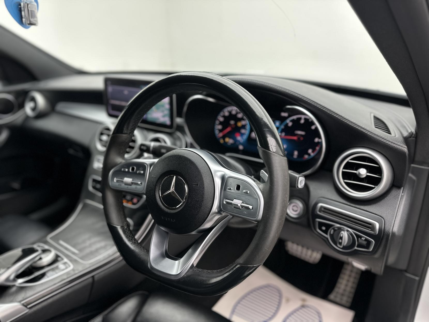 Mercedes-Benz C Class 2.0 C220d AMG Line (Premium) Saloon 4dr Diesel G-Tronic+ Euro 6 (s/s) (194 ps)