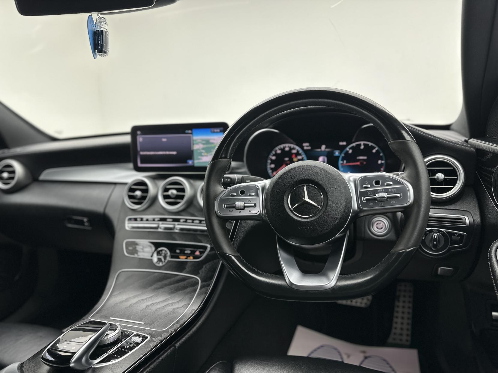 Mercedes-Benz C Class 2.0 C220d AMG Line (Premium) Saloon 4dr Diesel G-Tronic+ Euro 6 (s/s) (194 ps)