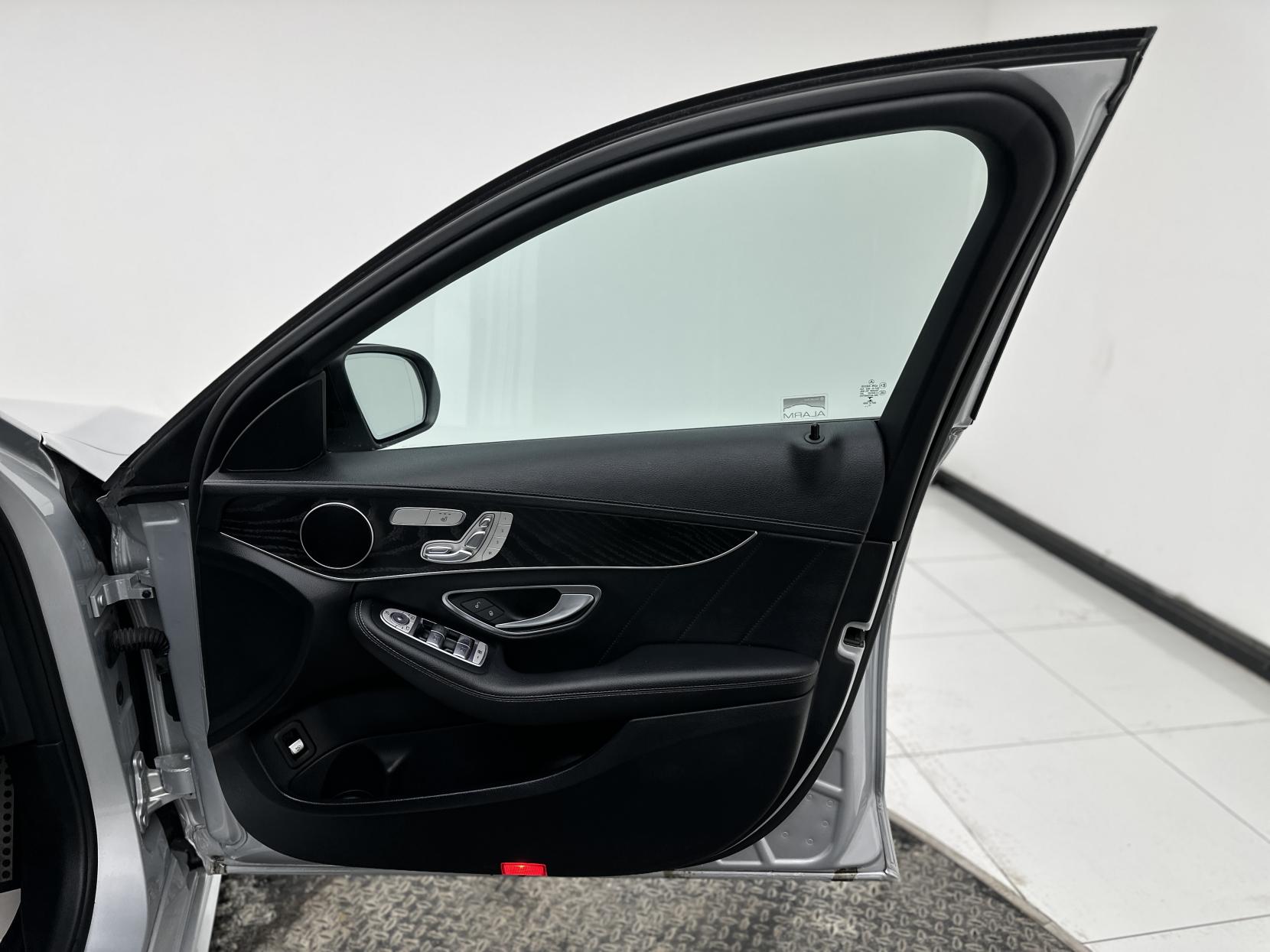 Mercedes-Benz C Class 2.0 C220d AMG Line (Premium) Saloon 4dr Diesel G-Tronic+ Euro 6 (s/s) (194 ps)