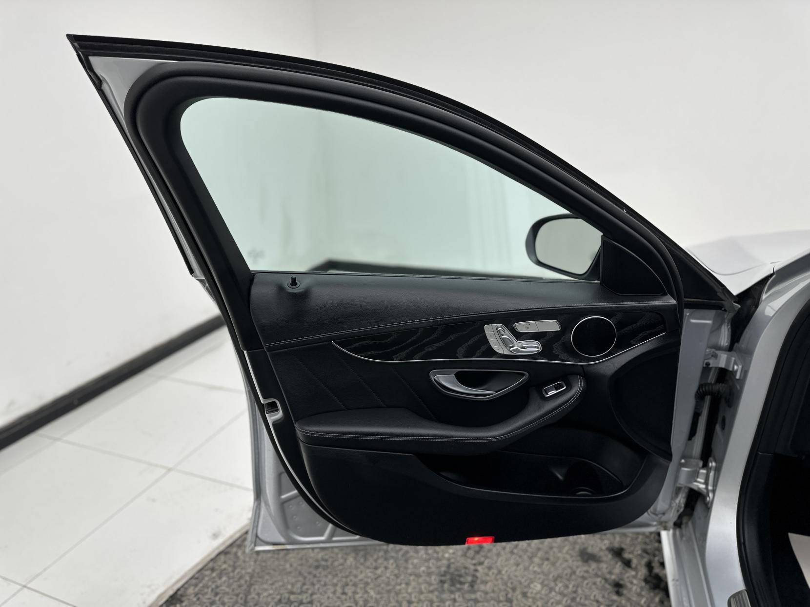 Mercedes-Benz C Class 2.0 C220d AMG Line (Premium) Saloon 4dr Diesel G-Tronic+ Euro 6 (s/s) (194 ps)