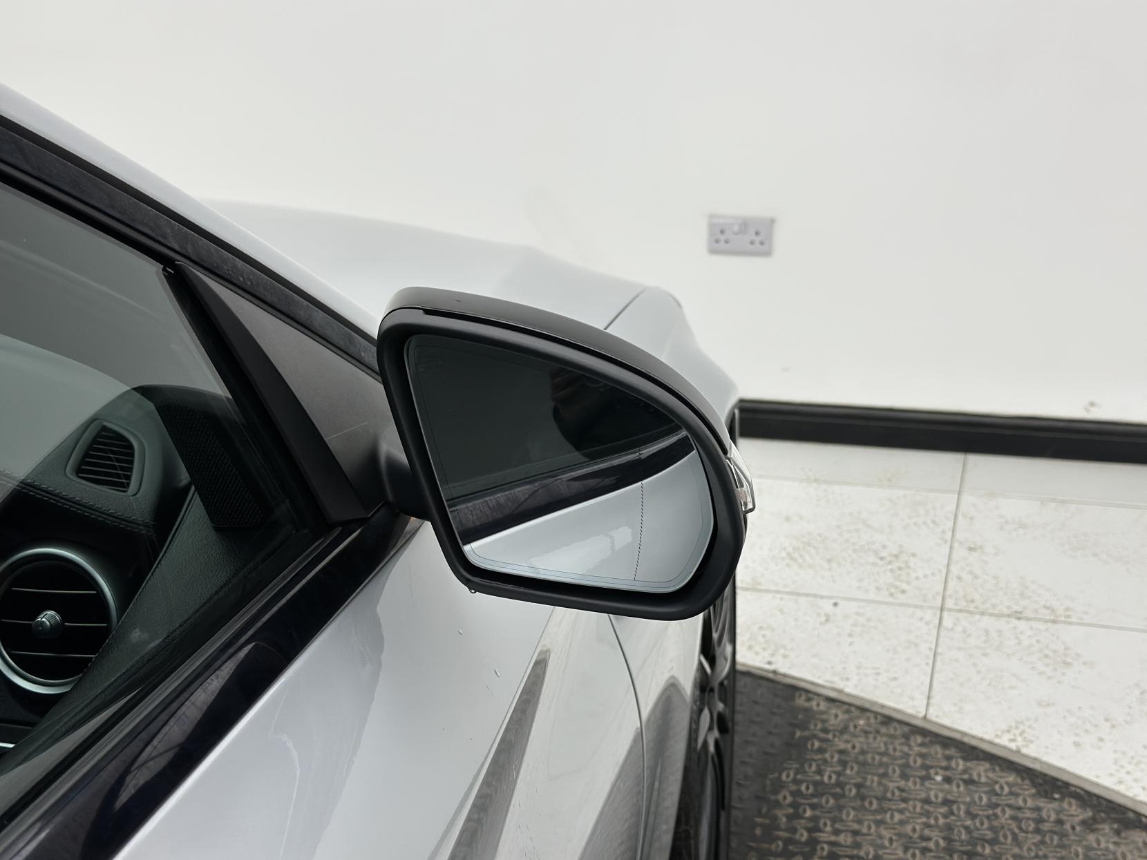 Mercedes-Benz C Class 2.0 C220d AMG Line (Premium) Saloon 4dr Diesel G-Tronic+ Euro 6 (s/s) (194 ps)