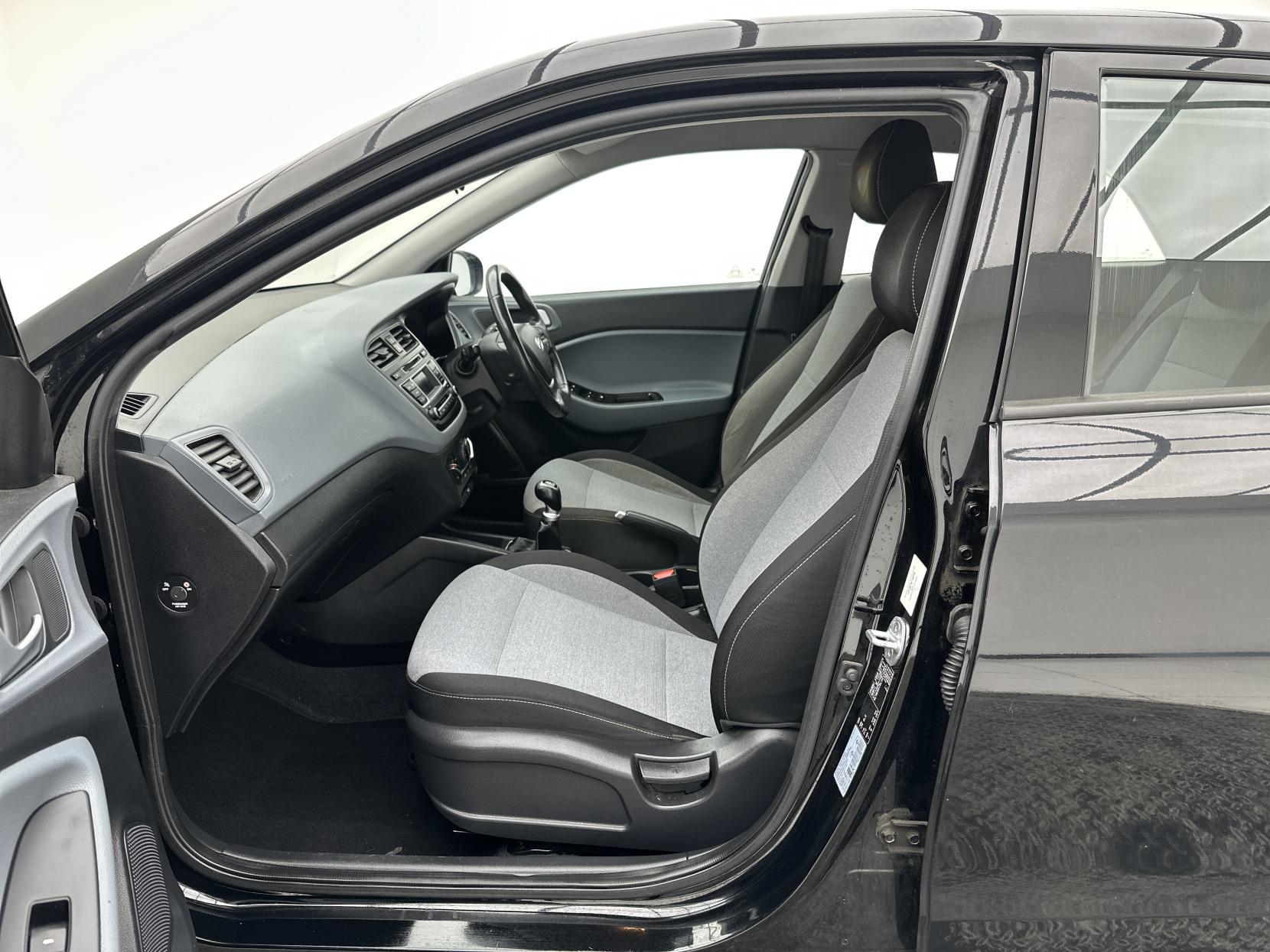 Hyundai i20 1.2 Blue Drive SE Hatchback 5dr Petrol Manual Euro 6 (s/s) (84 ps)