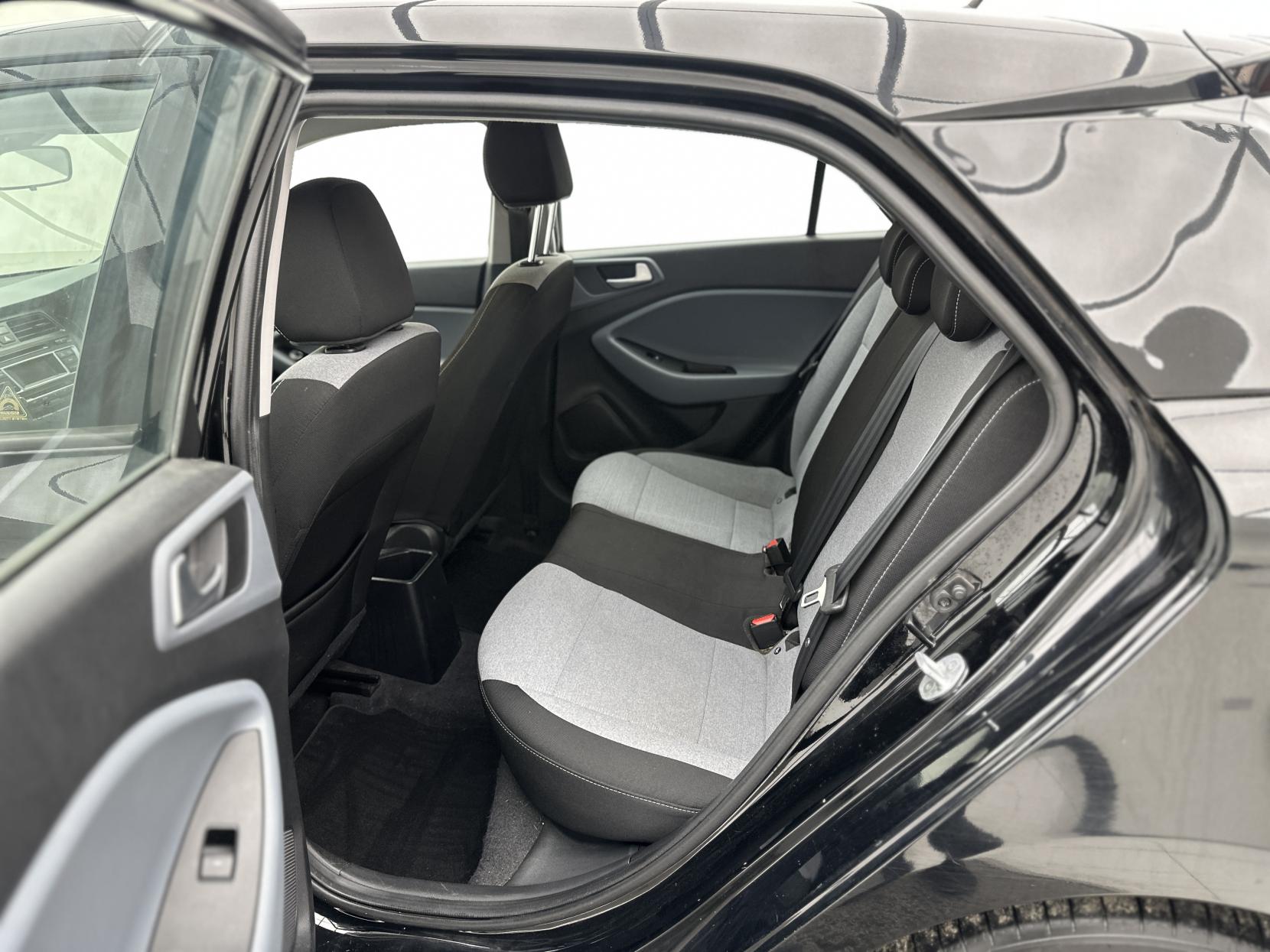 Hyundai i20 1.2 Blue Drive SE Hatchback 5dr Petrol Manual Euro 6 (s/s) (84 ps)