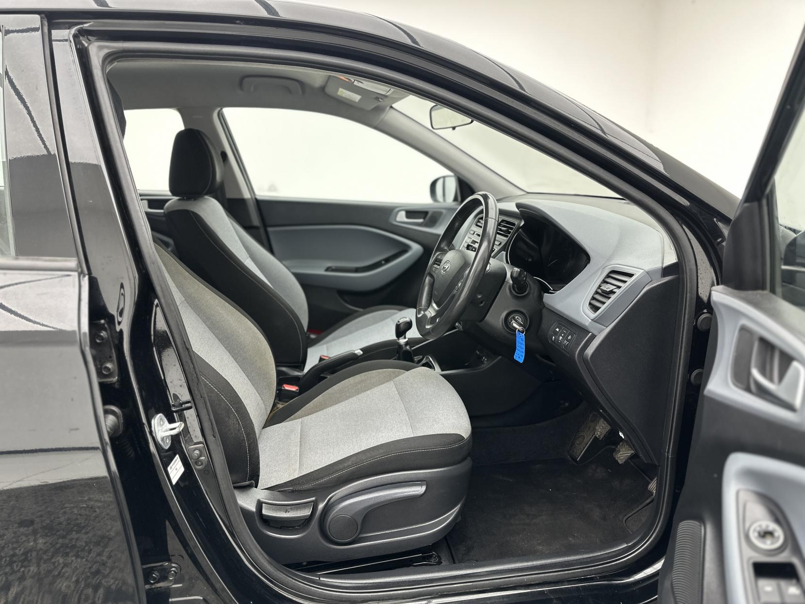 Hyundai i20 1.2 Blue Drive SE Hatchback 5dr Petrol Manual Euro 6 (s/s) (84 ps)