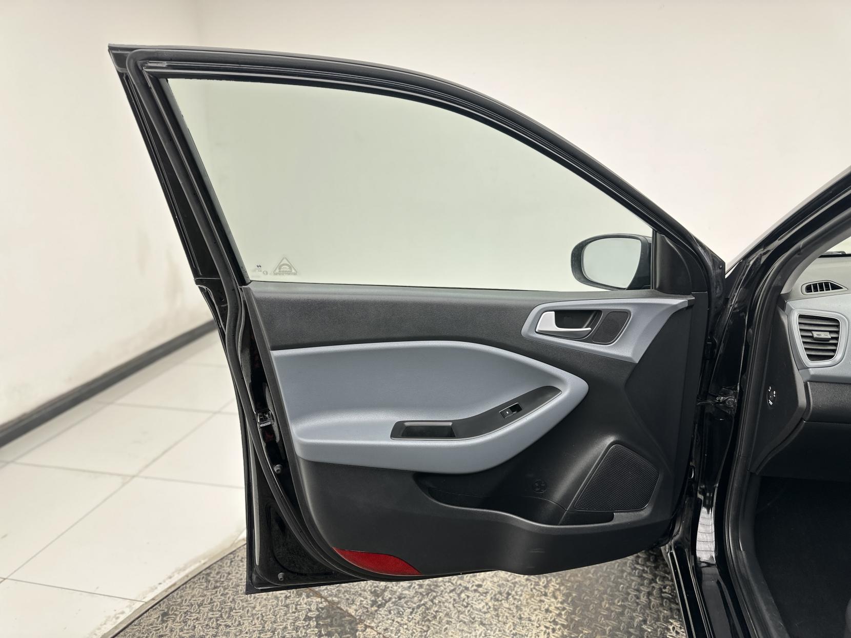 Hyundai i20 1.2 Blue Drive SE Hatchback 5dr Petrol Manual Euro 6 (s/s) (84 ps)