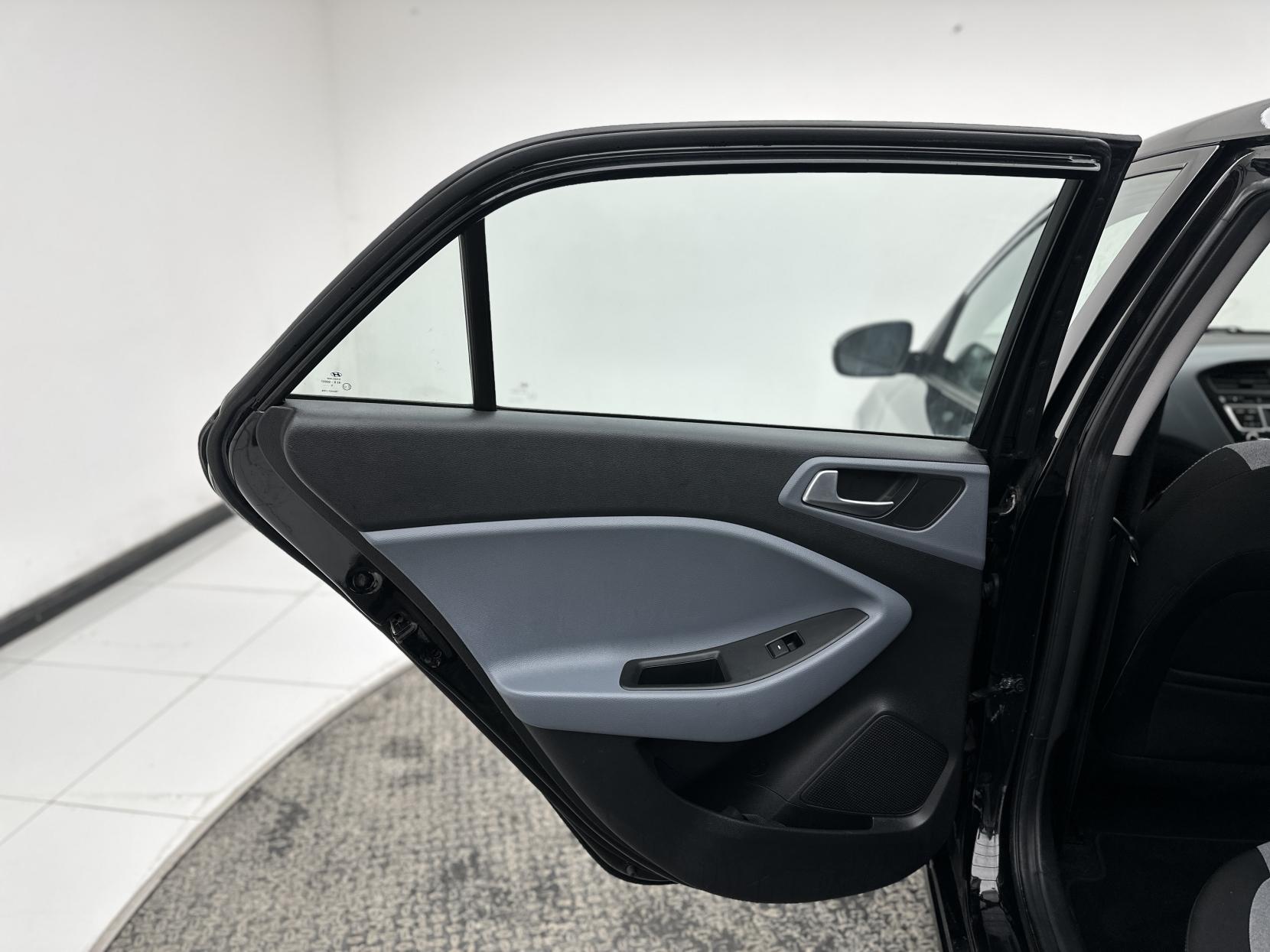 Hyundai i20 1.2 Blue Drive SE Hatchback 5dr Petrol Manual Euro 6 (s/s) (84 ps)