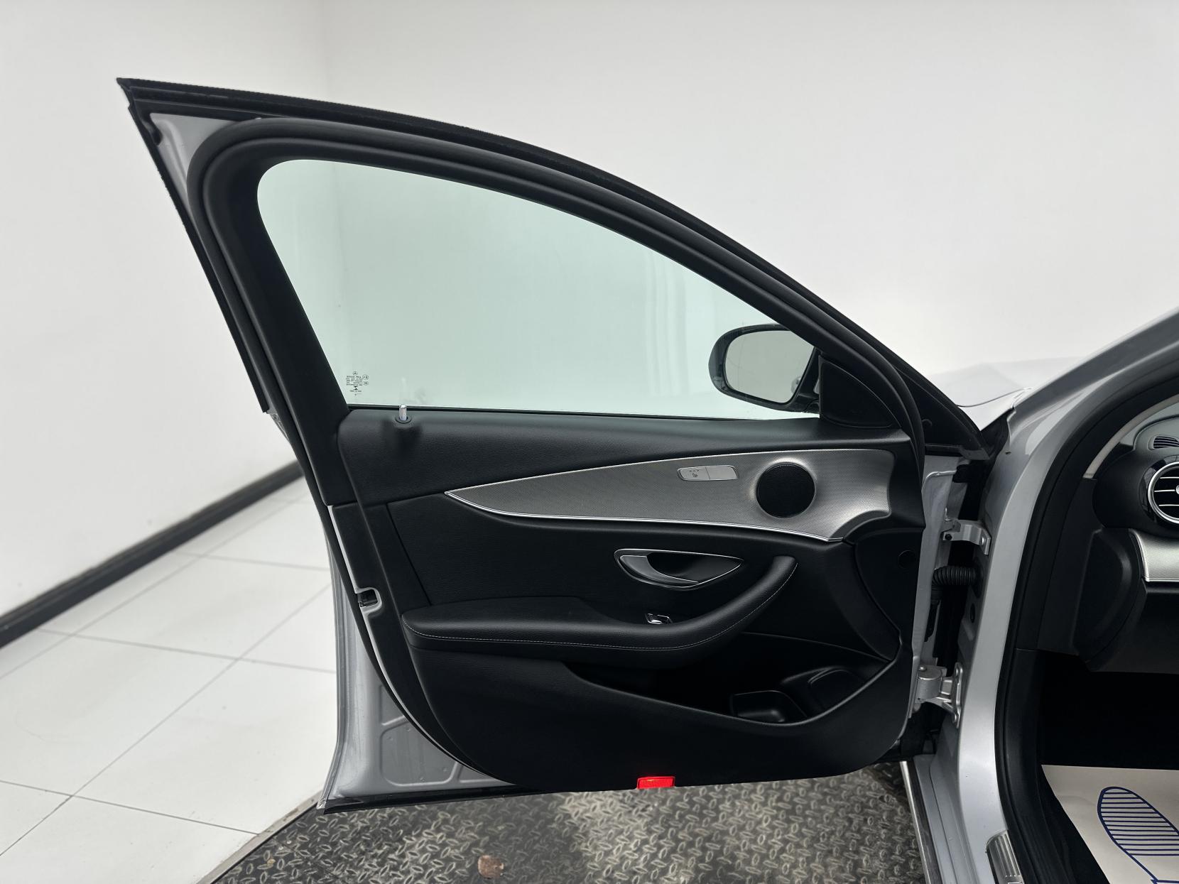 Mercedes-Benz E Class 2.0 E200d SE Saloon 4dr Diesel G-Tronic+ Euro 6 (s/s) (150 ps)