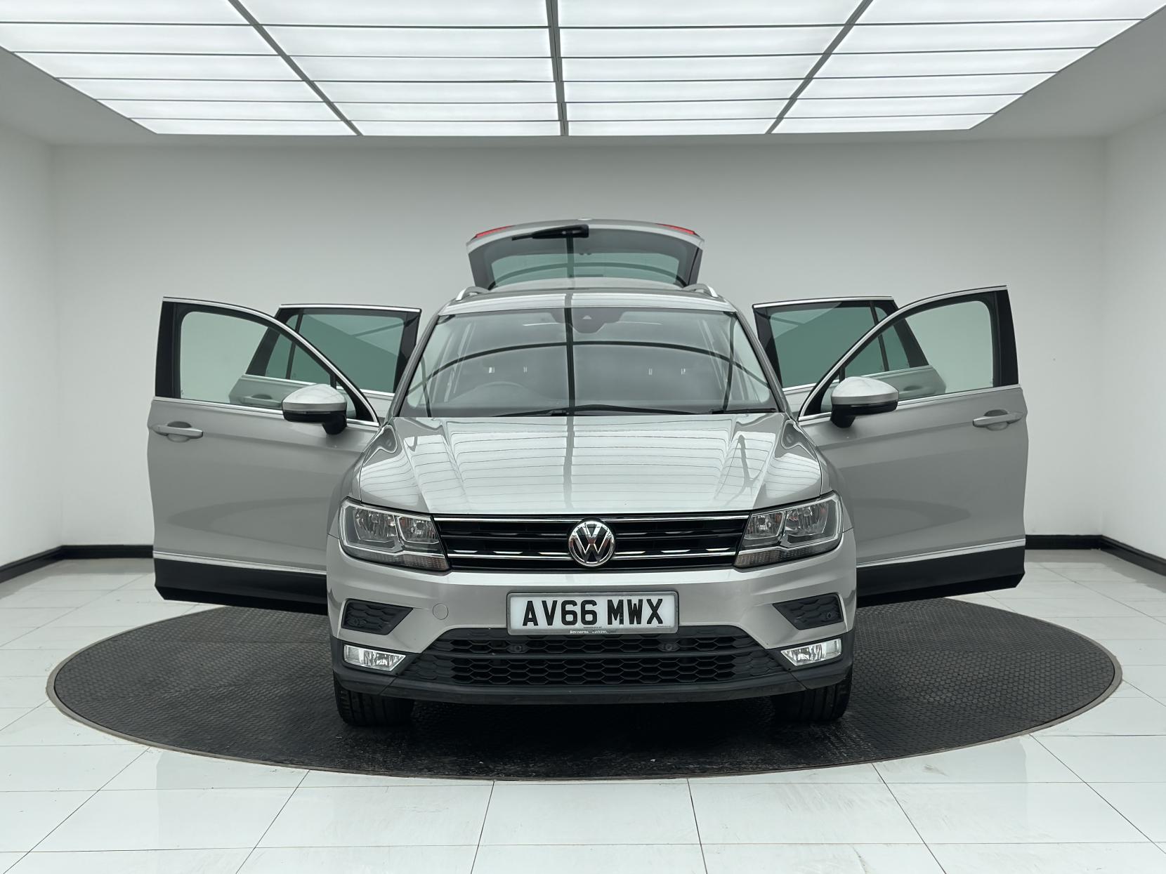 Volkswagen Tiguan 2.0 TDI BlueMotion Tech SE Navigation SUV 5dr Diesel DSG 4Motion Euro 6 (s/s) (150 ps)