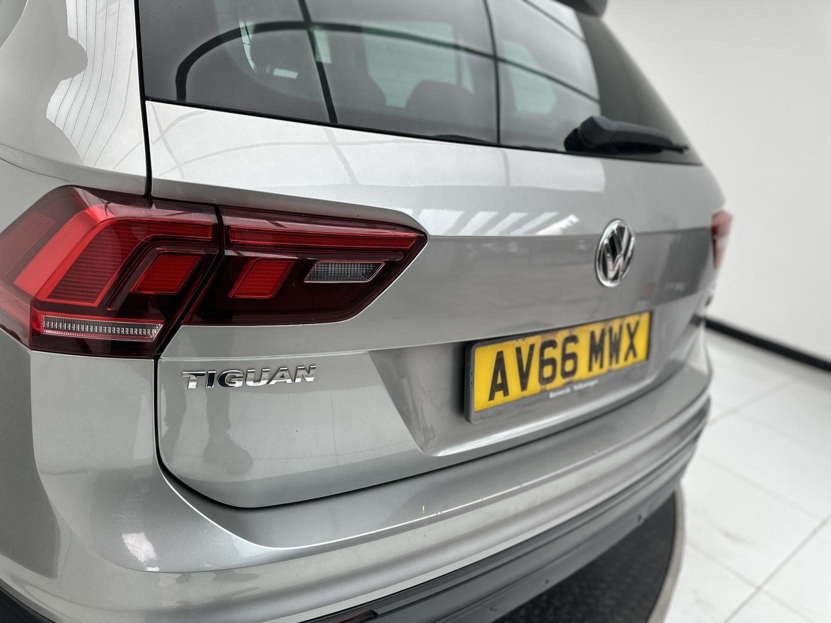 Volkswagen Tiguan 2.0 TDI BlueMotion Tech SE Navigation SUV 5dr Diesel DSG 4Motion Euro 6 (s/s) (150 ps)