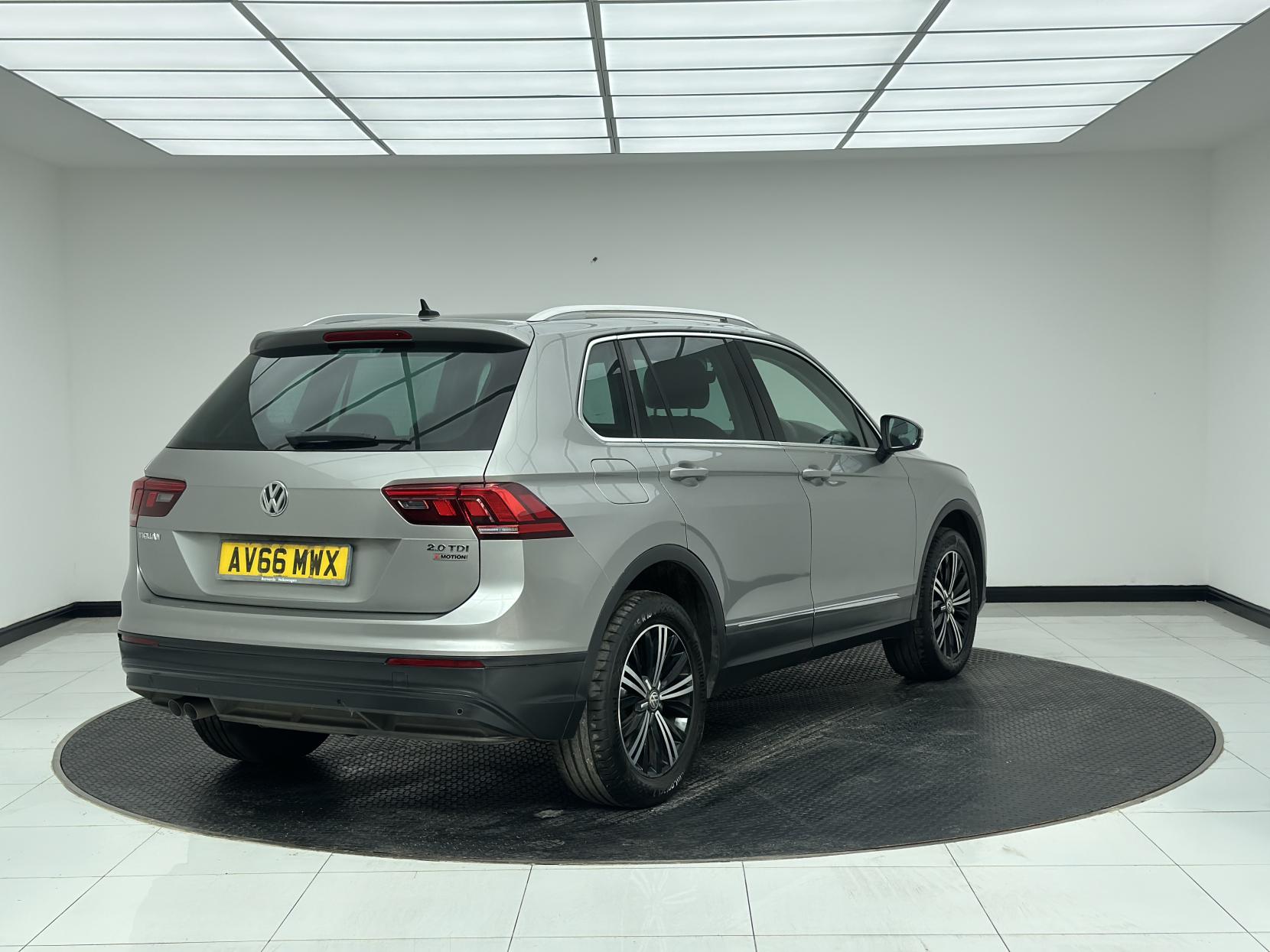 Volkswagen Tiguan 2.0 TDI BlueMotion Tech SE Navigation SUV 5dr Diesel DSG 4Motion Euro 6 (s/s) (150 ps)
