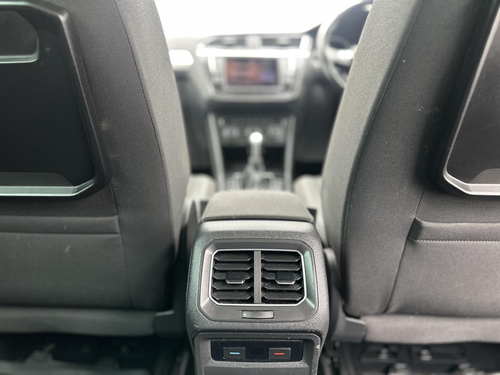 Volkswagen Tiguan 2.0 TDI BlueMotion Tech SE Navigation SUV 5dr Diesel DSG 4Motion Euro 6 (s/s) (150 ps)
