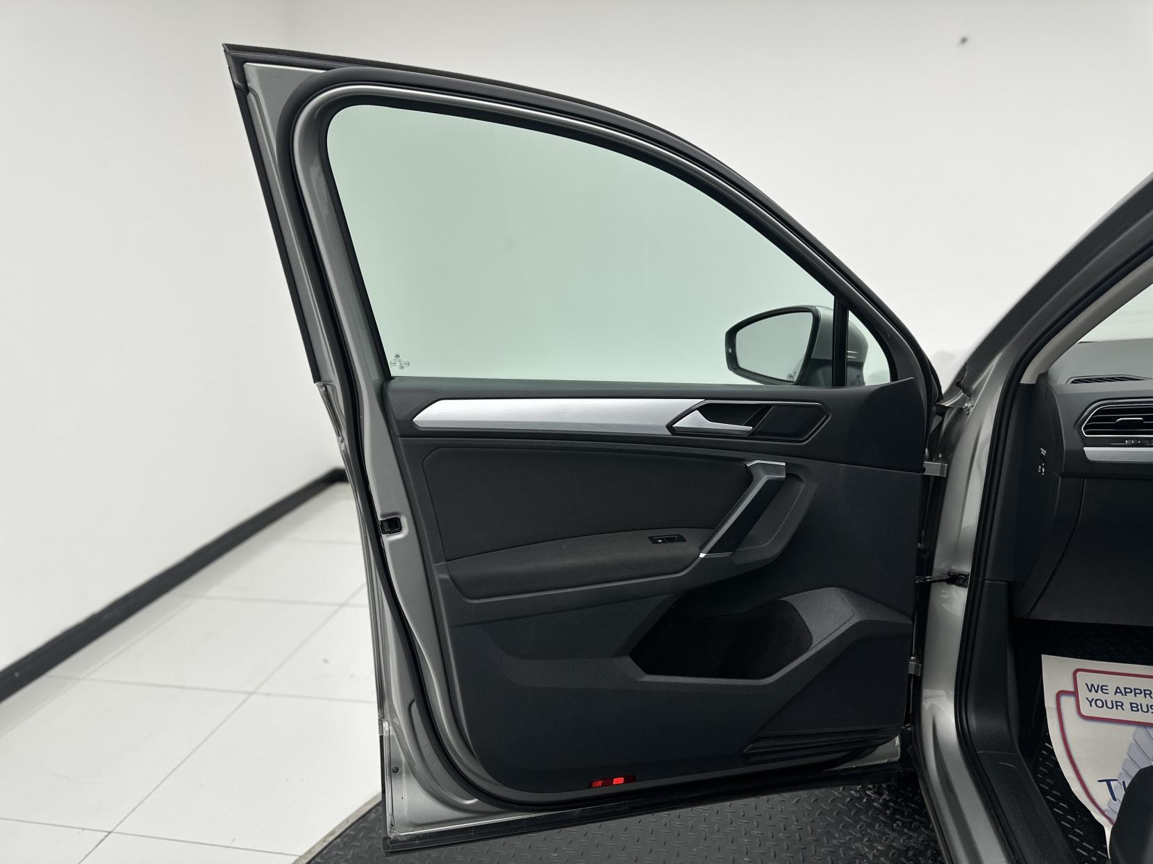 Volkswagen Tiguan 2.0 TDI BlueMotion Tech SE Navigation SUV 5dr Diesel DSG 4Motion Euro 6 (s/s) (150 ps)