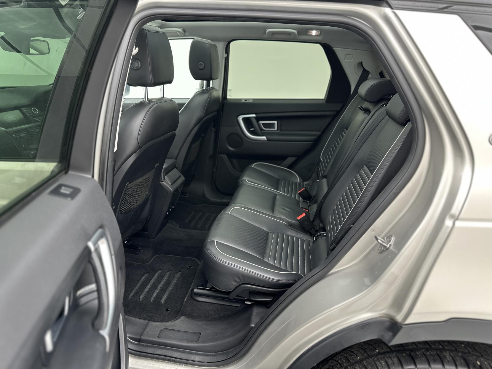Land Rover Discovery Sport 2.0 TD4 HSE Dynamic Lux SUV 5dr Diesel Auto 4WD Euro 6 (s/s) (180 ps)