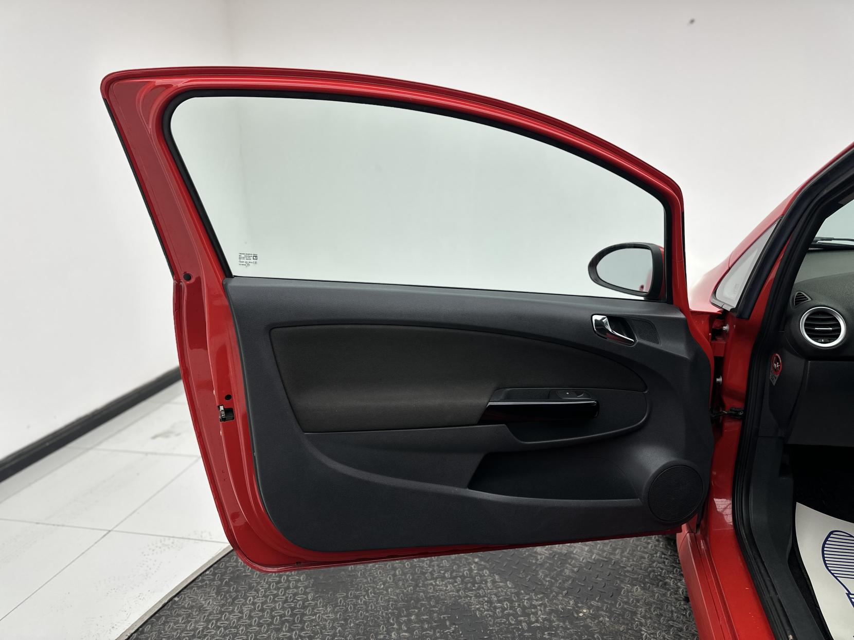 Vauxhall Corsa 1.4 16V SRi Hatchback 3dr Petrol Manual Euro 5 (100 ps)