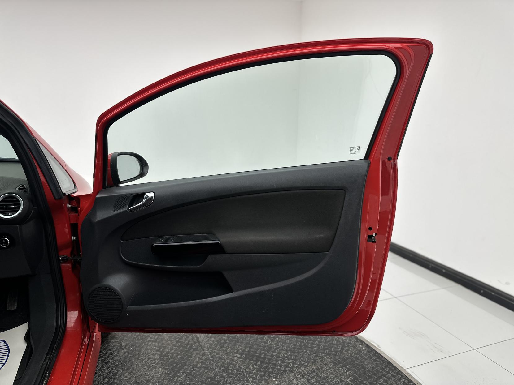 Vauxhall Corsa 1.4 16V SRi Hatchback 3dr Petrol Manual Euro 5 (100 ps)