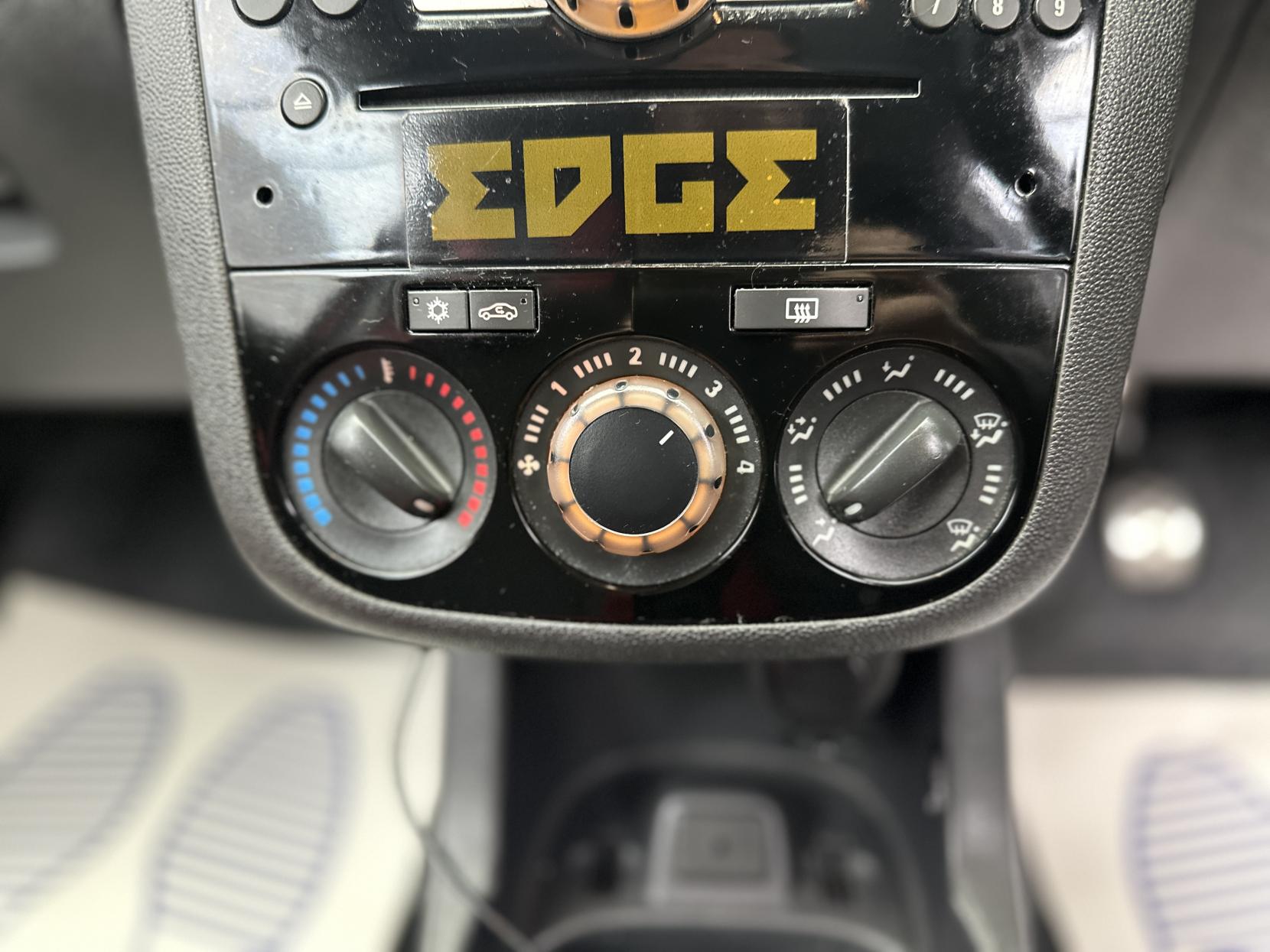 Vauxhall Corsa 1.4 16V SRi Hatchback 3dr Petrol Manual Euro 5 (100 ps)