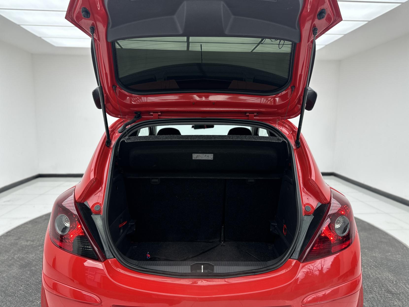 Vauxhall Corsa 1.4 16V SRi Hatchback 3dr Petrol Manual Euro 5 (100 ps)