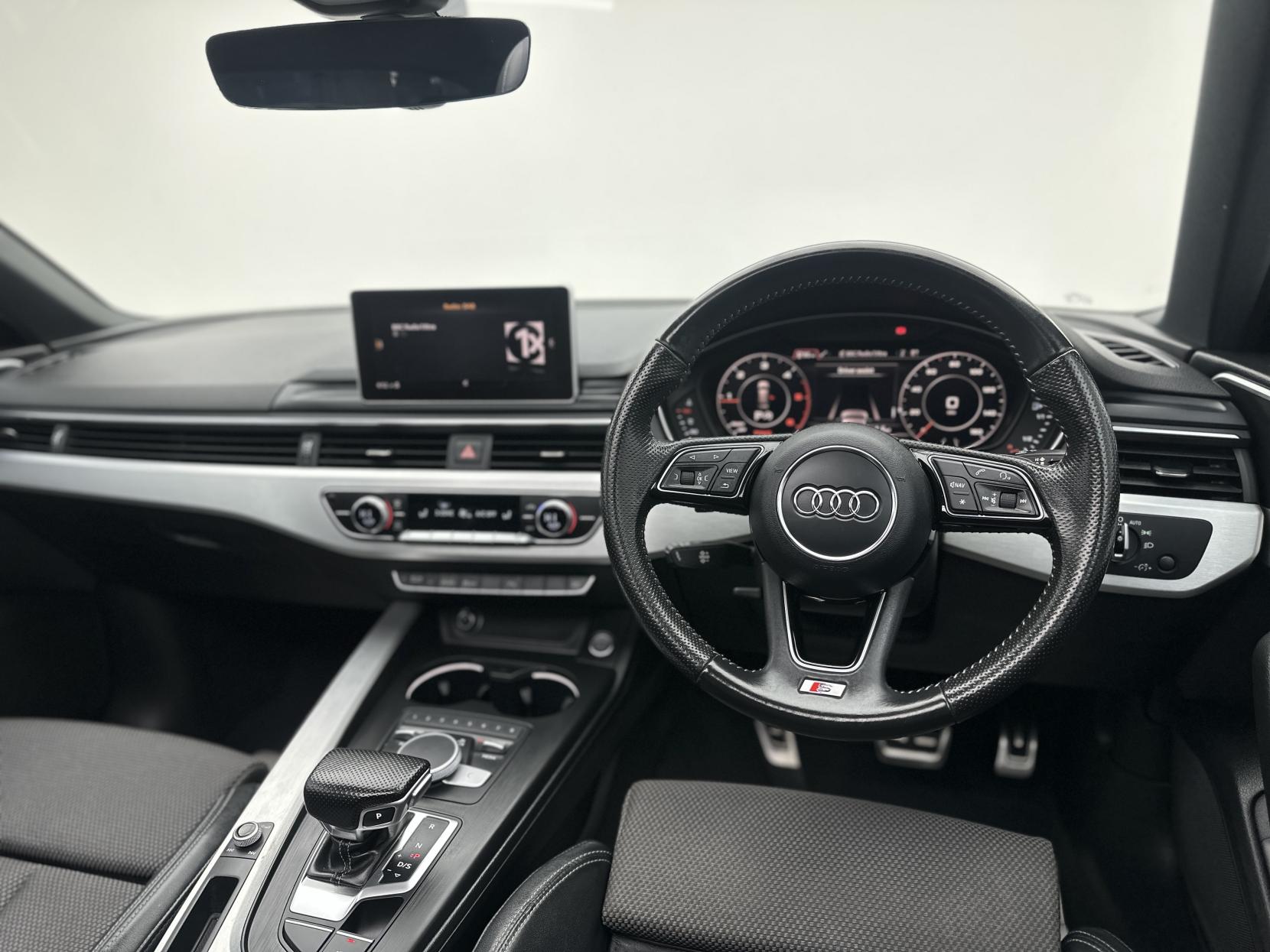 Audi A4 Avant 2.0 TDI ultra S line Estate 5dr Diesel S Tronic Euro 6 (s/s) (190 ps)