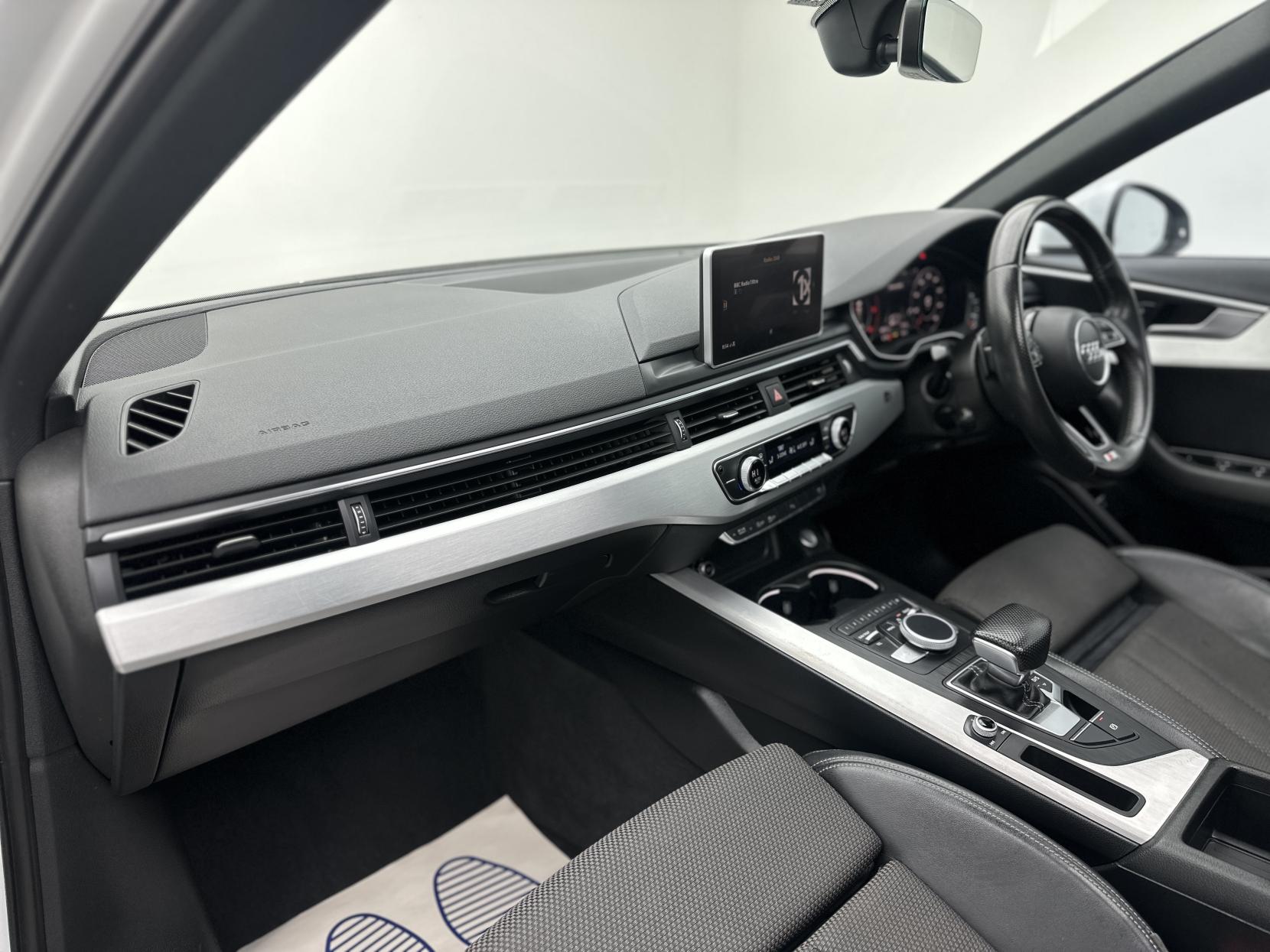 Audi A4 Avant 2.0 TDI ultra S line Estate 5dr Diesel S Tronic Euro 6 (s/s) (190 ps)