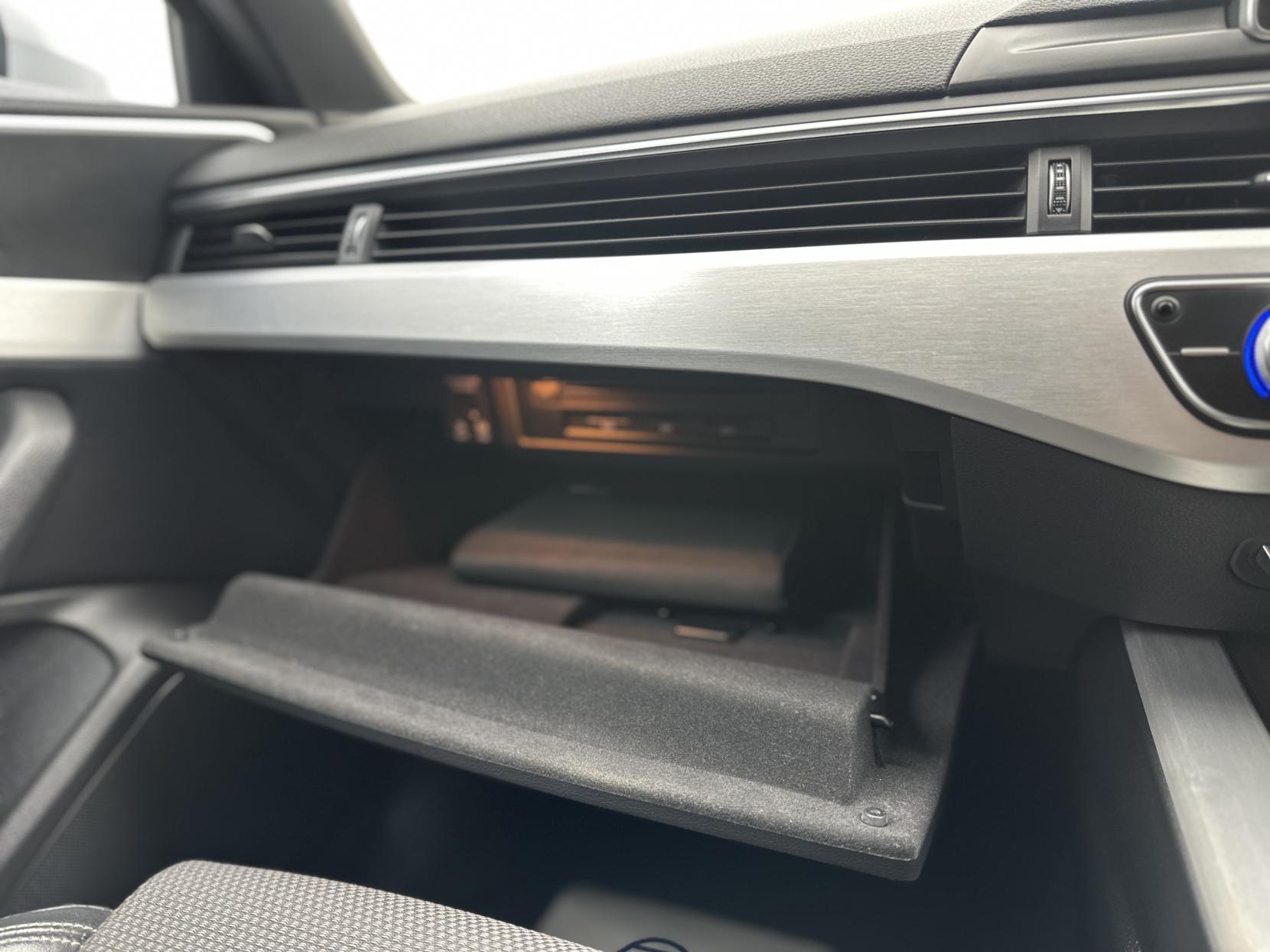 Audi A4 Avant 2.0 TDI ultra S line Estate 5dr Diesel S Tronic Euro 6 (s/s) (190 ps)