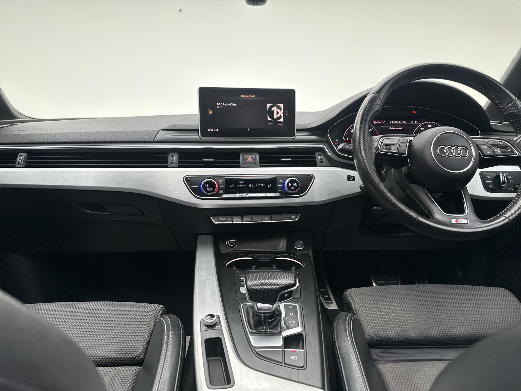 Audi A4 Avant 2.0 TDI ultra S line Estate 5dr Diesel S Tronic Euro 6 (s/s) (190 ps)