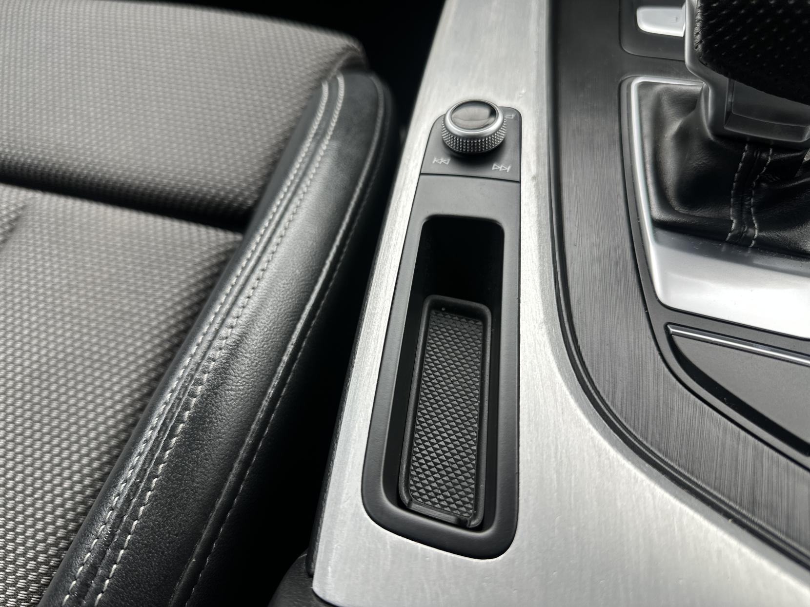 Audi A4 Avant 2.0 TDI ultra S line Estate 5dr Diesel S Tronic Euro 6 (s/s) (190 ps)