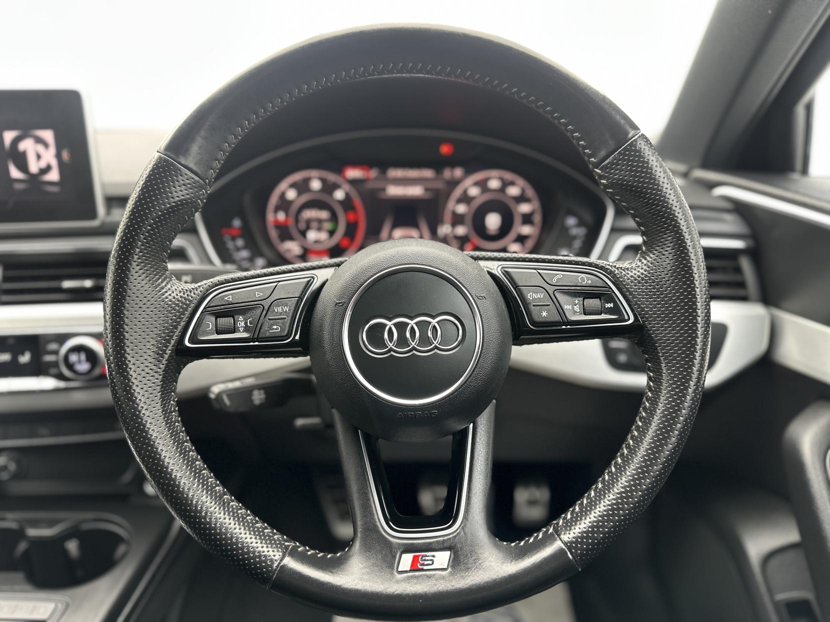 Audi A4 Avant 2.0 TDI ultra S line Estate 5dr Diesel S Tronic Euro 6 (s/s) (190 ps)